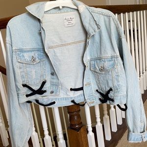 Fashion nova cropped light washed denim jacket